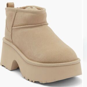NEW Cozy and comfortable UGG Platform Ankle Booties beige size 10
